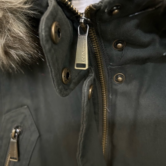 Great army green jacket with faux serpa lining and fur trimmed hood - Picture 6 of 6